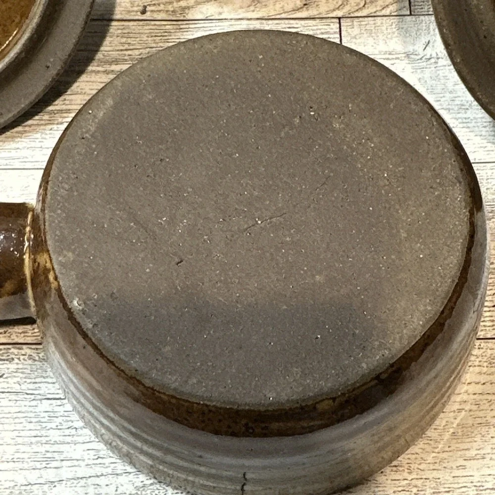 Pottery Crock w/‎ Handle & Vented Lid 5x4